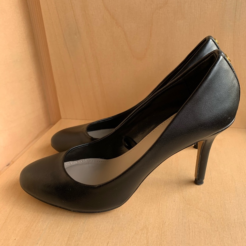 Express Black Pumps size 6, Gently used